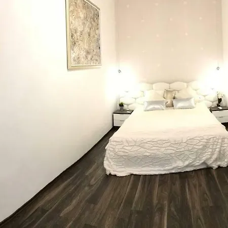 Grand Eliza 3bedroom Luxury Apt At Blaha Budapest