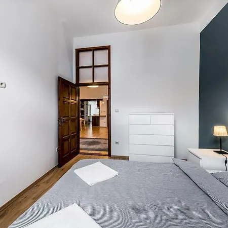 French Touch With Free Parking Апартаменты *