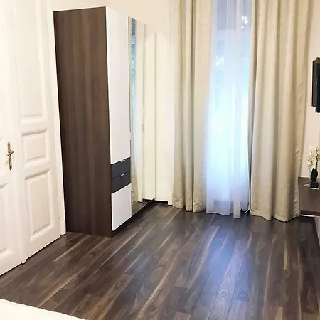 Apartment Grand Eliza 3bedroom Luxury Apt At Blaha Budapest