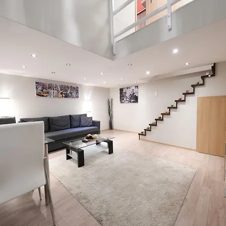 Cosy 2 Bedroom Flat In The Heart Of Apartment *
