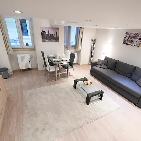 Cosy 2 Bedroom Flat In The Heart Of Apartment
