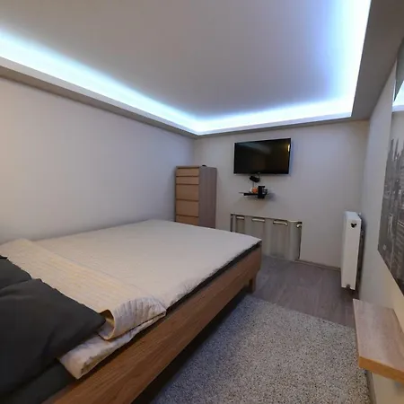 Cosy 2 Bedroom Flat In The Heart Of *