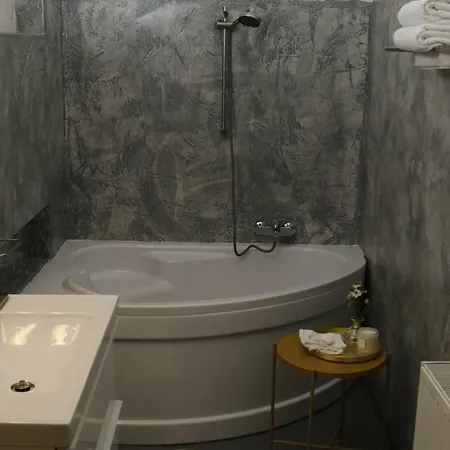 Deluxe With 2 Bedrooms And Ac