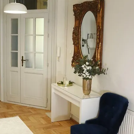 Apartment Deluxe With 2 Bedrooms And Ac