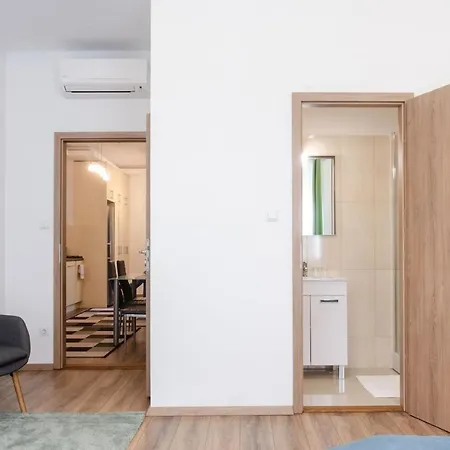 3 En Bedroom Flat In The Main Centre For 6ppl, 3bdr,3bthr,ac