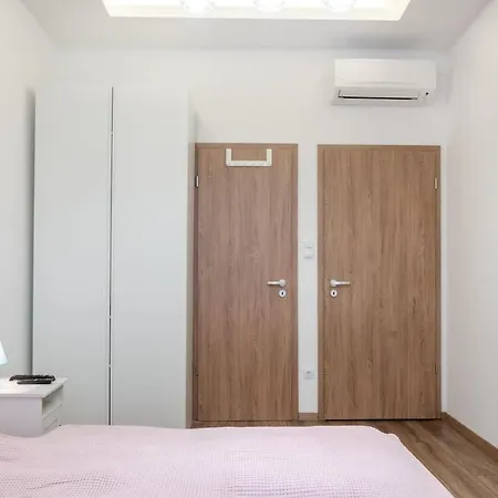 3 En Bedroom Flat In The Main Centre For 6ppl, 3bdr,3bthr,ac * Budapest