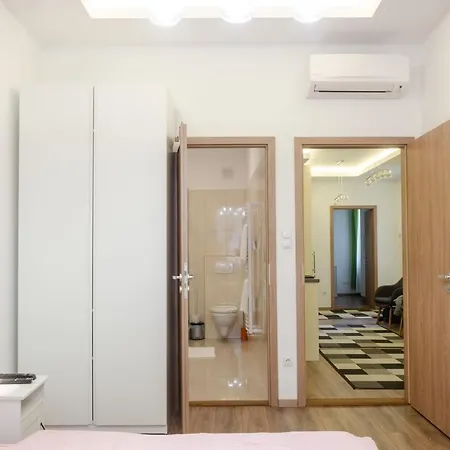 3 En Bedroom Flat In The Main Centre For 6ppl, 3bdr,3bthr,ac Apartment *