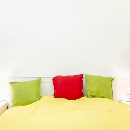 Apartment 3 En Bedroom Flat In The Main Centre For 6ppl, 3bdr,3bthr,ac *