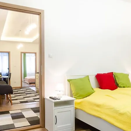 Apartment 3 En Bedroom Flat In The Main Centre For 6ppl, 3bdr,3bthr,ac