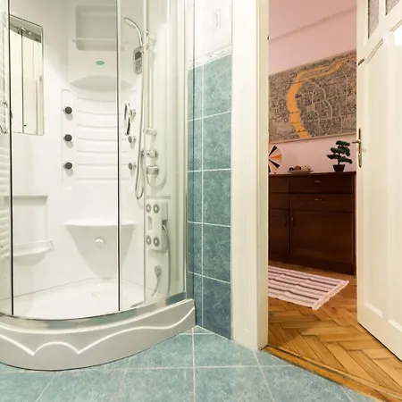 Beautiful Spacious Three-room Close To Buda Castle Apartman