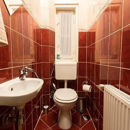 Beautiful Spacious Three-room Close To Buda Castle Apartman