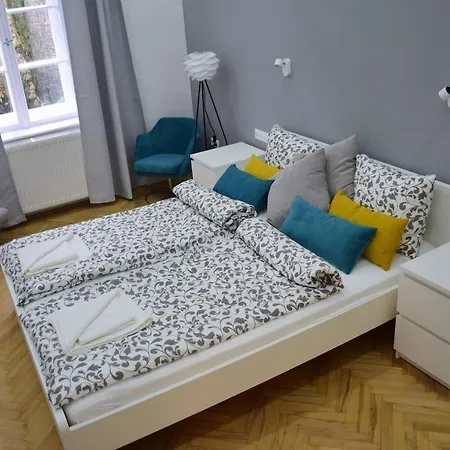 Central Apartman 3 Bdr, 2 Bath+3a/c+free Parking+quite Appartement