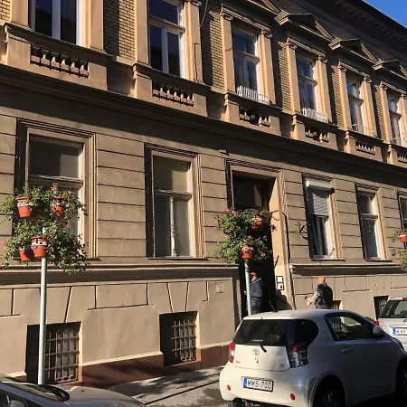 Goldcentral - Stylish - Wine Tasting Access * Budapest