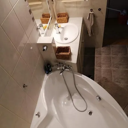Bauhaus Astoria Хостел *
