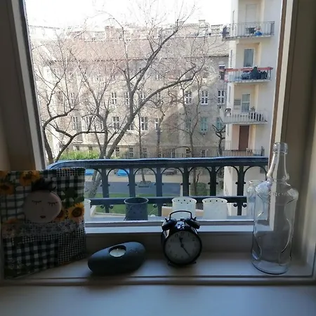 Bauhaus Astoria Хостел *