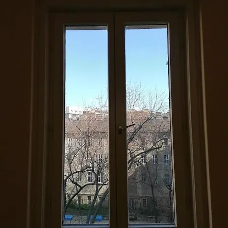 Bauhaus Astoria Будапешт
