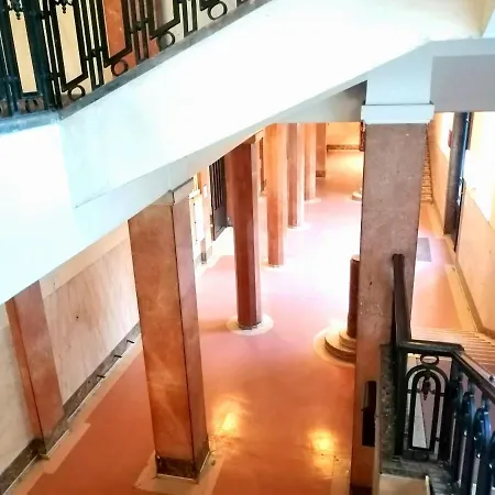 Bauhaus Astoria Хостел