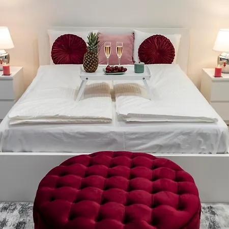 City Centre Deluxe Apartment *